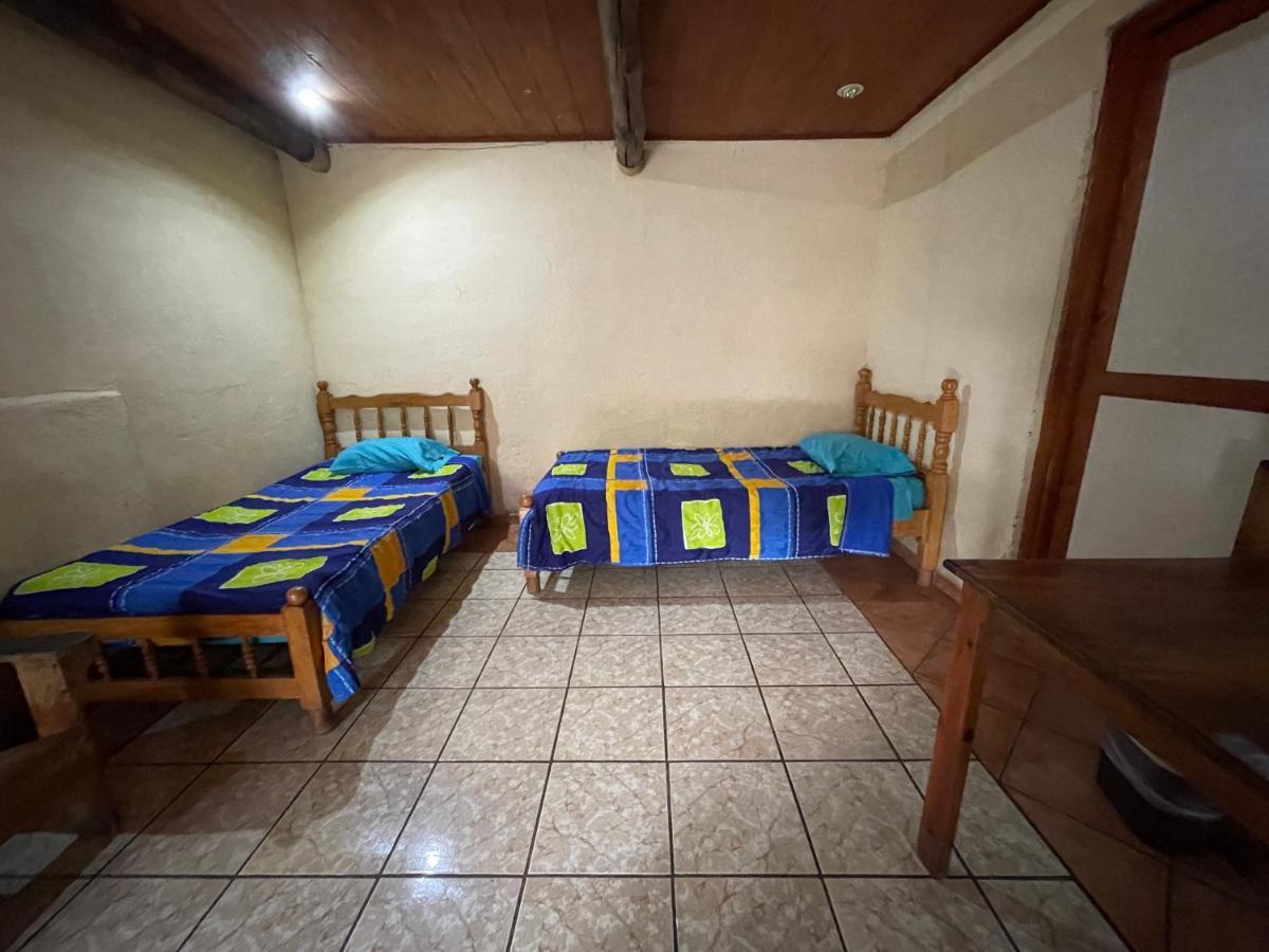 Johnnys Place Hotel Monterrico Zewnętrze zdjęcie