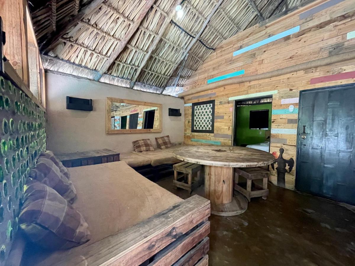 Johnnys Place Hotel Monterrico Zewnętrze zdjęcie