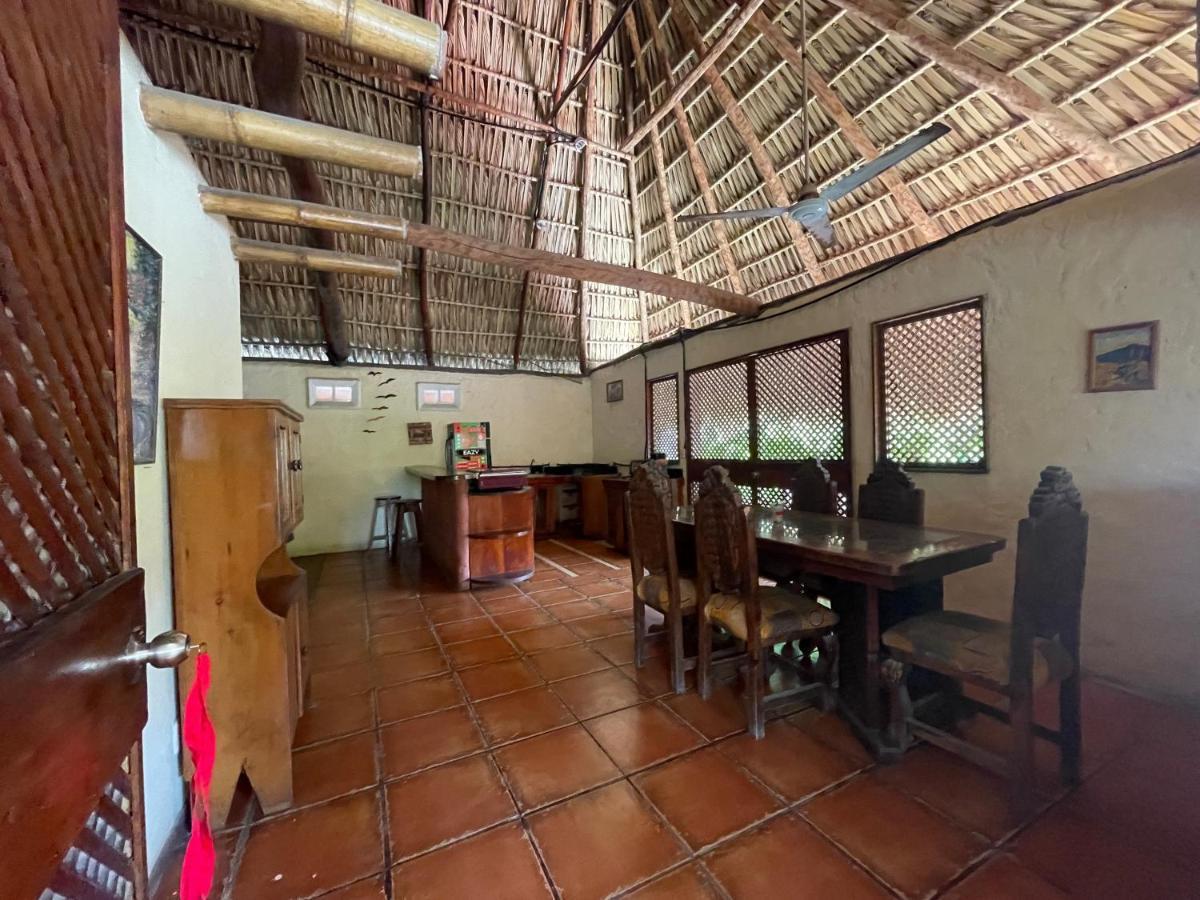 Johnnys Place Hotel Monterrico Zewnętrze zdjęcie