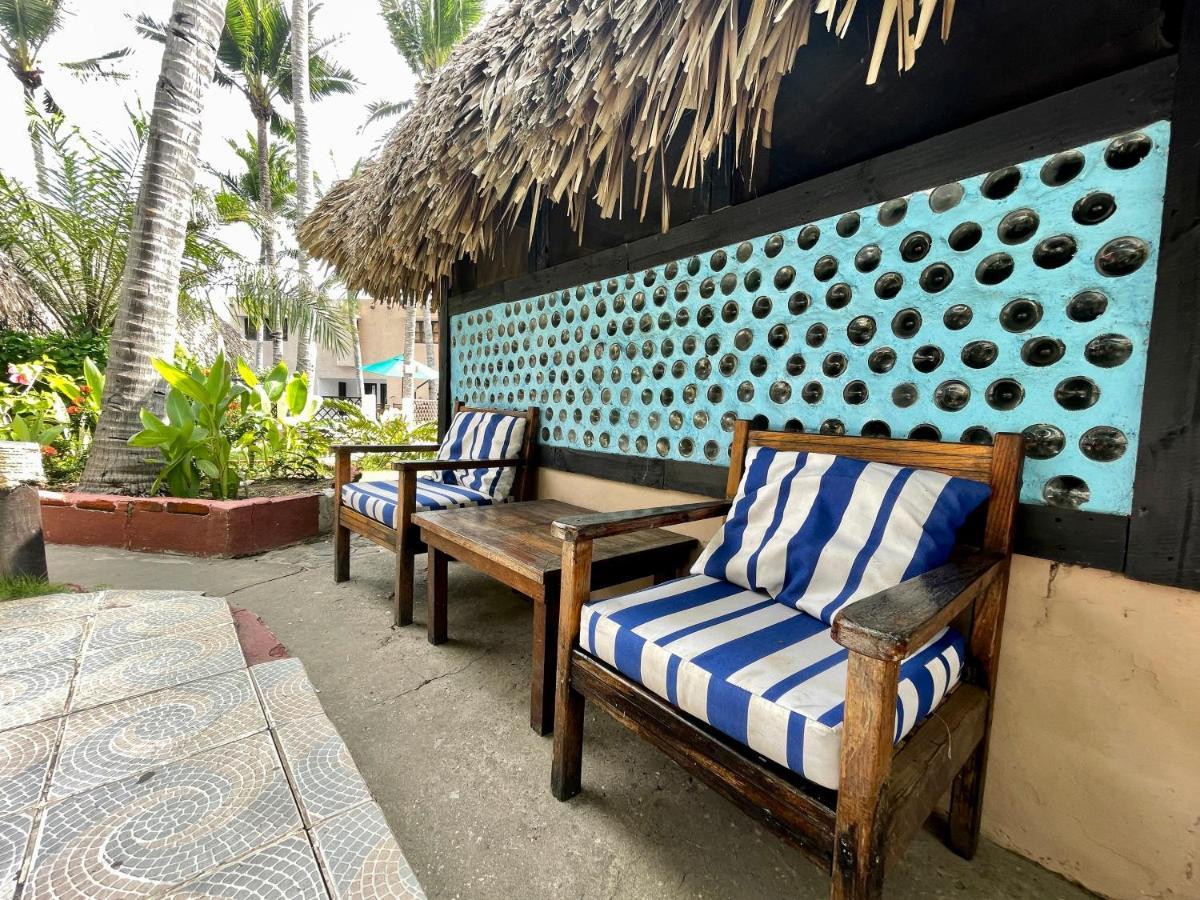 Johnnys Place Hotel Monterrico Zewnętrze zdjęcie
