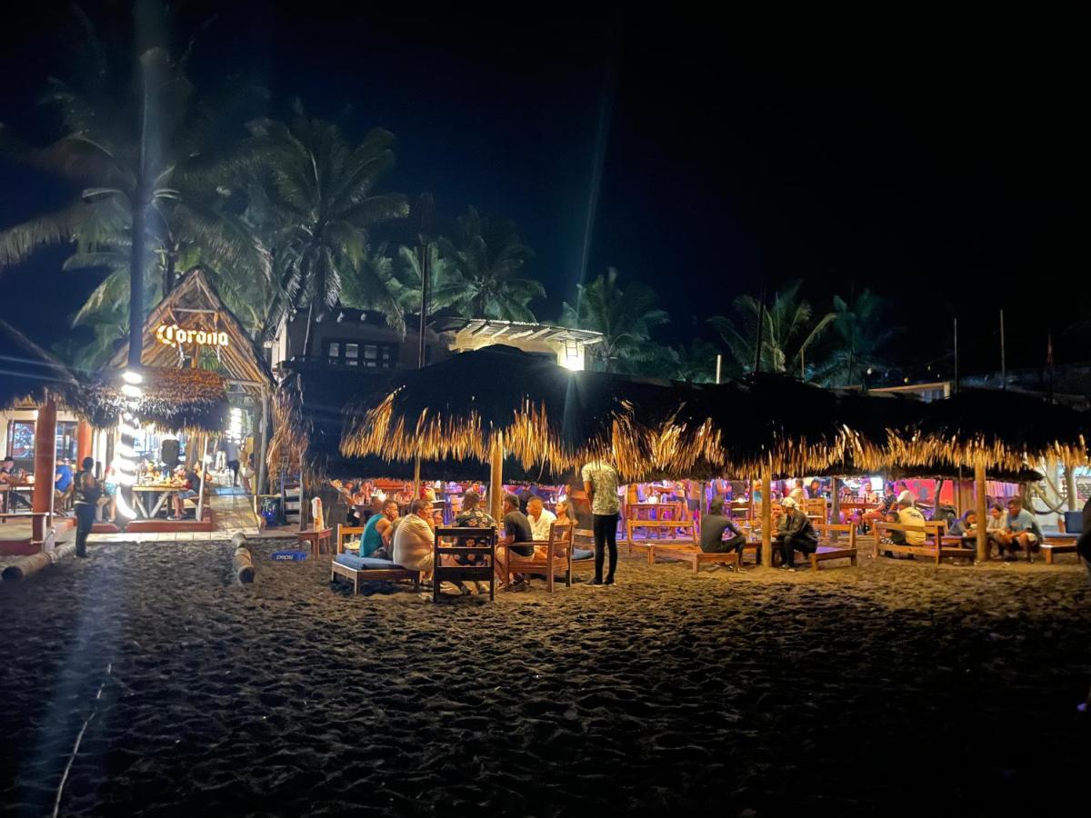 Johnnys Place Hotel Monterrico Zewnętrze zdjęcie