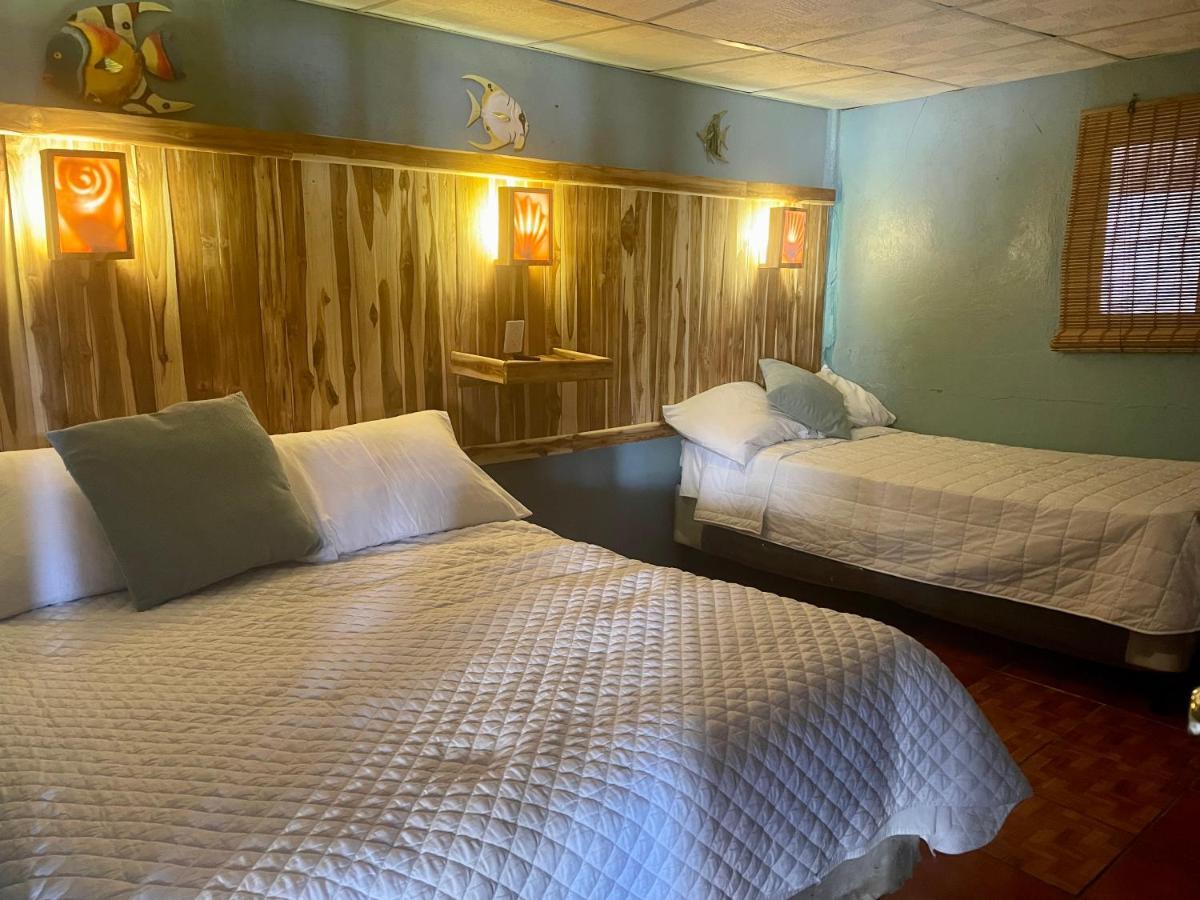 Johnnys Place Hotel Monterrico Zewnętrze zdjęcie