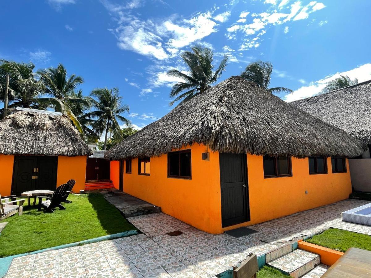 Johnnys Place Hotel Monterrico Zewnętrze zdjęcie