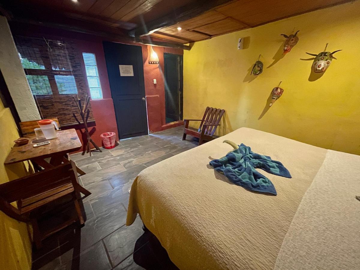Johnnys Place Hotel Monterrico Zewnętrze zdjęcie