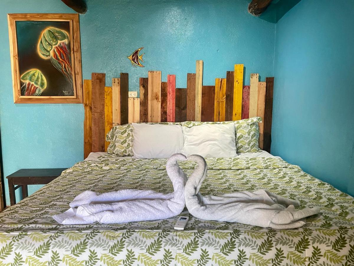 Johnnys Place Hotel Monterrico Zewnętrze zdjęcie