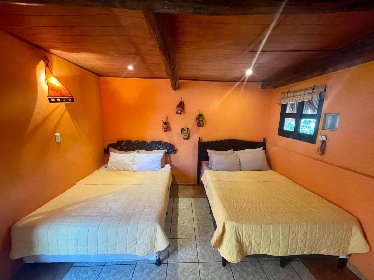 Johnnys Place Hotel Monterrico Zewnętrze zdjęcie