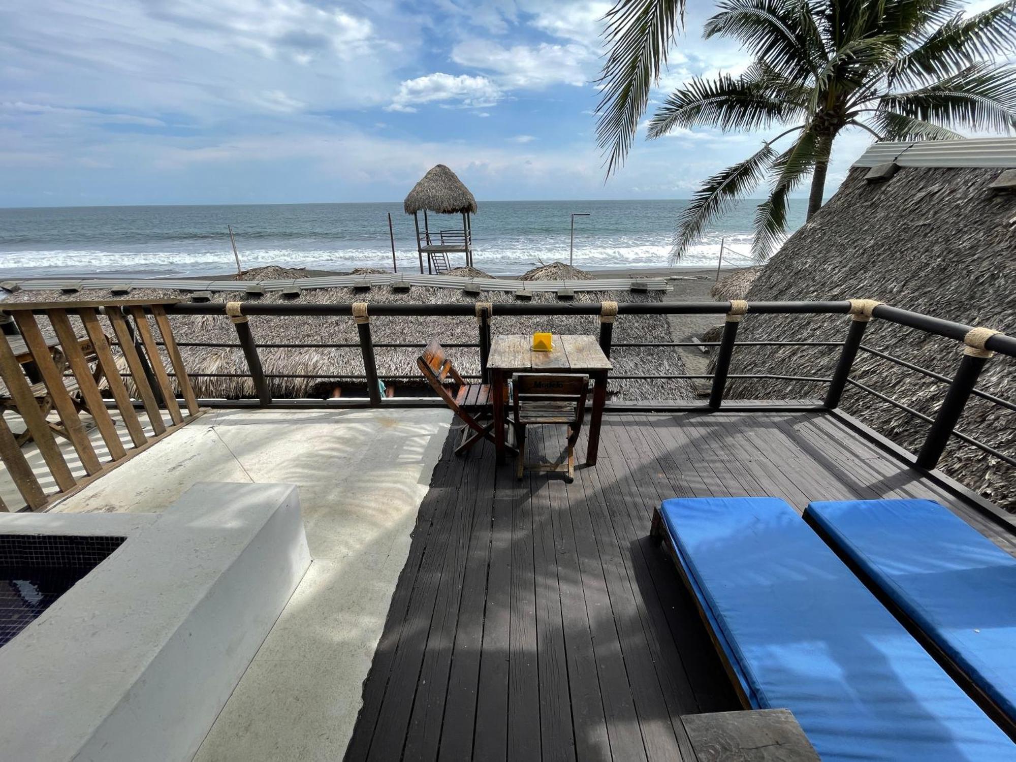 Johnnys Place Hotel Monterrico Zewnętrze zdjęcie